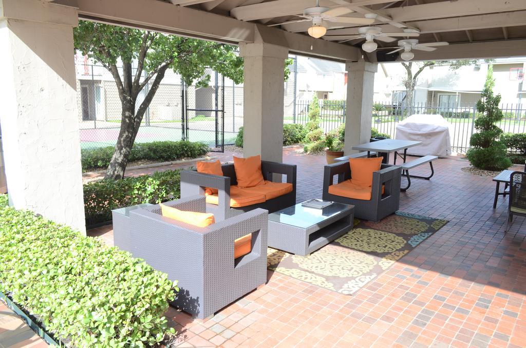 Moody Manor Aparthotel Houston Exterior foto